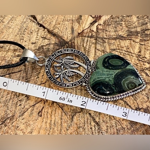 Kambaba Jasper Pendant “Peace & Tranquility Stone” - Picture 11 of 12